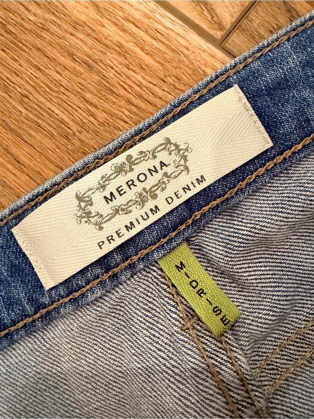 Merona Mid Rise Capris - Picture 2 of 4